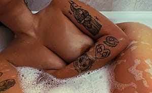 Who wants to join me in the bath? ;P'